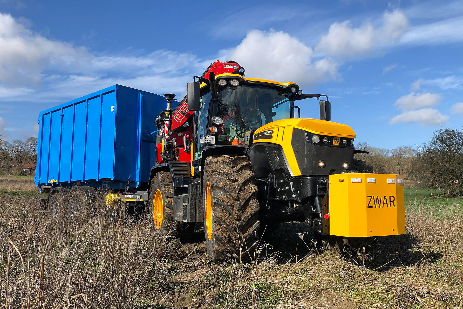 You are currently viewing JCB 4190 Fastrac im Einsatz mit Fassi F135 Ladekran