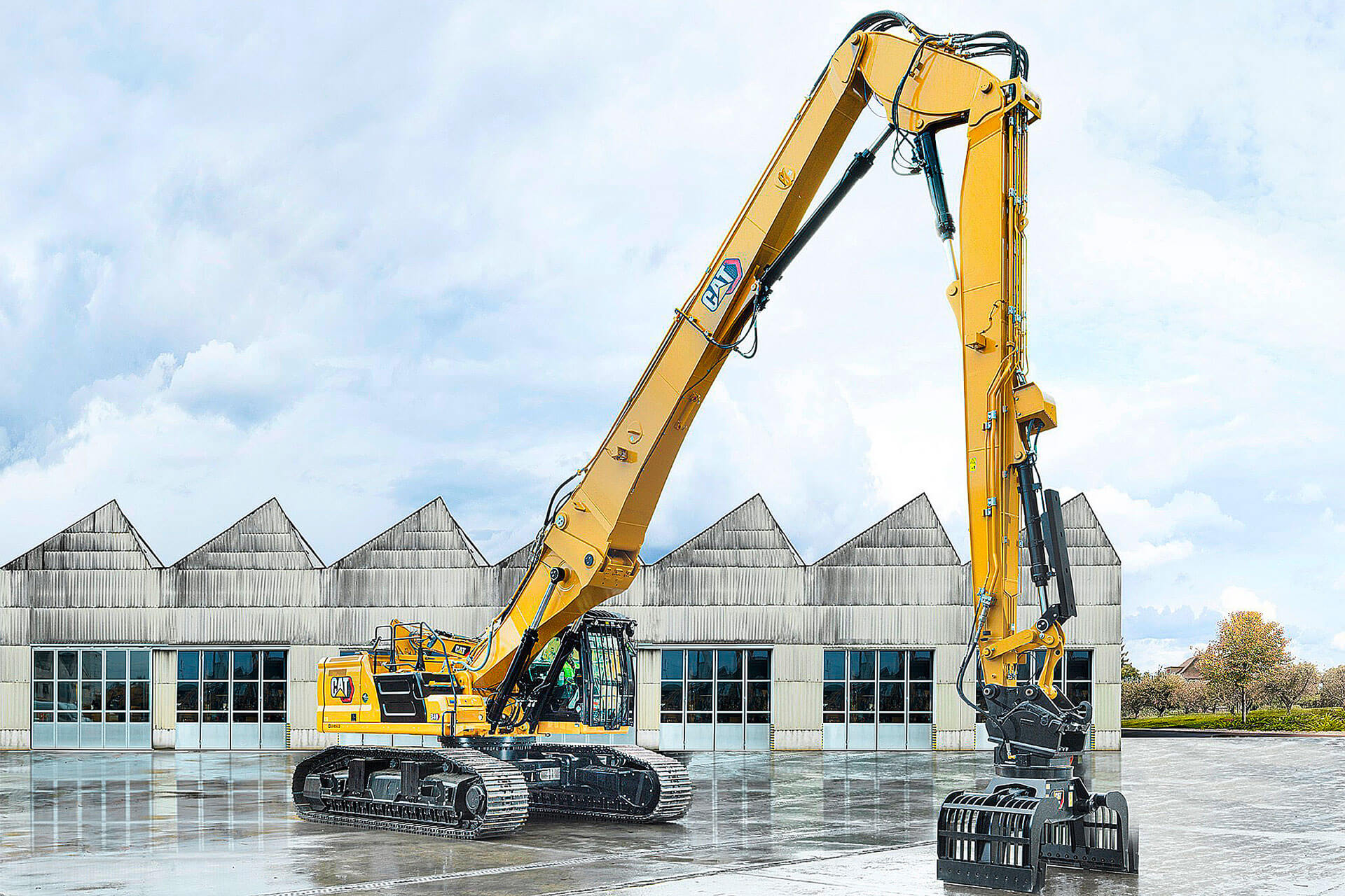Read more about the article Hoch hinaus:  Abbruchbagger  Cat 340 UHD