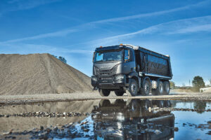 Der Iveco T-Way unterwegs in unwegsamem Gelände