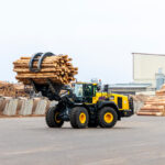 Komatsu Radlader WA475-10 mit neuer Spezifikation für die Holzindustrie
