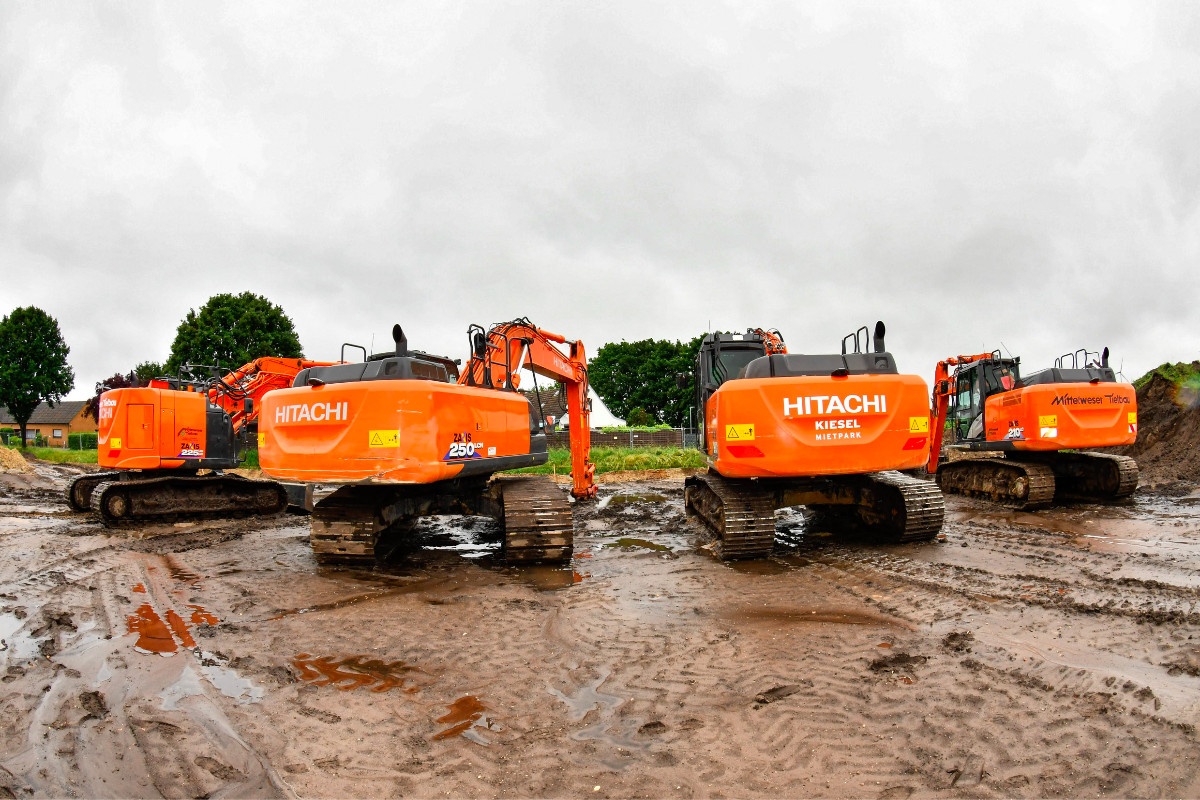 You are currently viewing Hitachi Raupenbagger: großer Einsatz in Orange