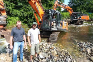 Read more about the article Der Hitachi ZX300-7VA meistert Arbeiten im Wasser