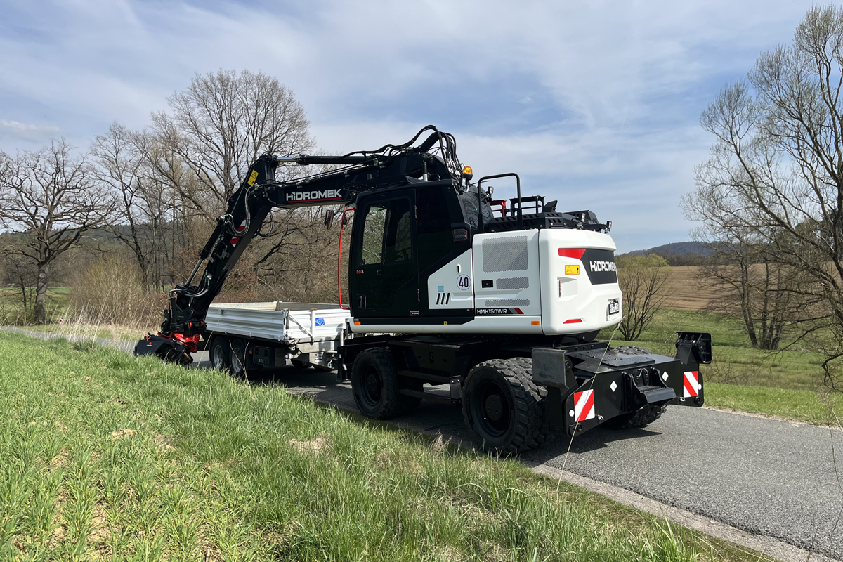 Read more about the article RiLo-Sonderlösung – ein Bagger als Traktor