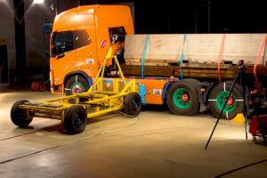 Crashtests mit E-Trucks von Volvo Trucks