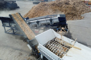 Recycling-Lösungen für Bauabfall auf der RATL. Hier der Linder Urraco 4000 Schredder.