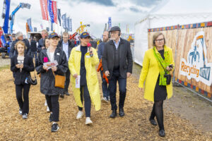 Als einzigartiges Demonstrationsmesse-Format hat die RecyclingAKTIV & TiefbauLIVE (RATL 2023) überzeugt. Im Bild Verkehrsminister Winfried Hermann