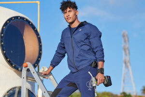 Funktionsbekleidung e.s.trail von Workwear-Hersteller Engelbert Strauss, hier der Windbreaker