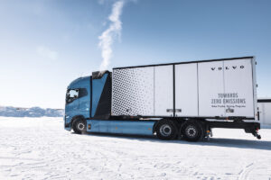 Volvo Trucks testet wasserstoffbetriebene Elektro-Lkw auf öffentlichen Straßen