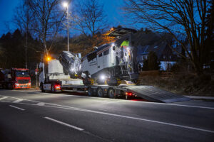 Die neue Wirtgen Kompaktfräse W 100 Fi überzeugt mit voller Leistung auf engstem Raum