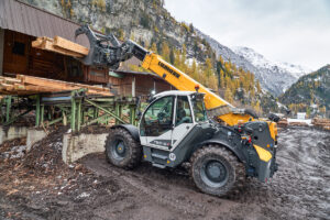 Liebherr T 60-9s, Spezialist für den Holz-Umschlag