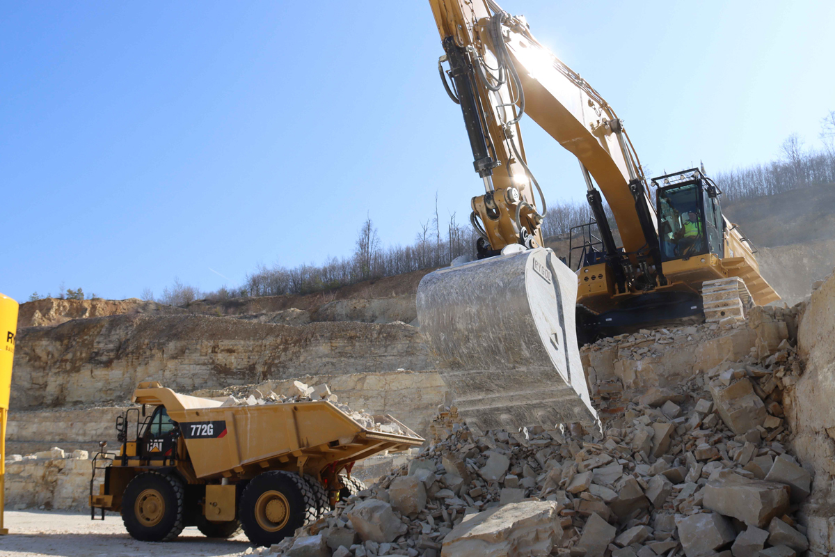 You are currently viewing Rygol setzt auf Cat 374 und Cat 772G
