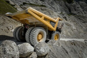 Volvo R100E mit Allison 9610 Offroad-Getriebe bei Deisl-Beton