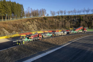 Wirtgen Group Maschinen erstellen neue Deckschicht auf dem Circuit de Spa-Francorchamps 