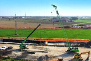 Zwei Telekrane und ein Raupenkran von Sennebogen im Einsatz für eine neue Hochgeschwindigkeitsbahnstrecke in Italien