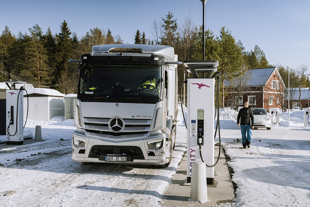 Read more about the article MB eActros im Winter – 100 Prozent stabil