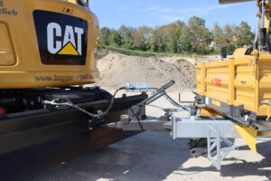 Cat Mobilbagger M317F mit Anhänger