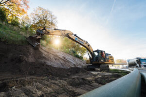 Bauarbeiten an der A7 in Hamburg mit Cat Baumaschinen