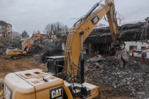 Bauarbeiten an der A7 in Hamburg mit Cat Baumaschinen