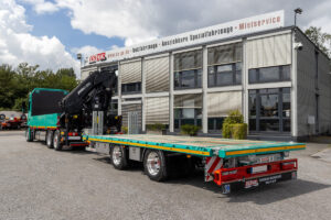 ES-GE LKW mit Ladekran und Tandemanhänger für Colossus Logistics