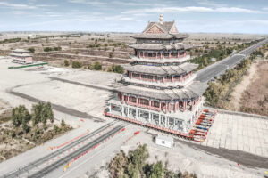 Historisches Gebäude mit 10.000 Tonnen Gewicht reist 600 Meter auf TII Scheuerle SPMT in China