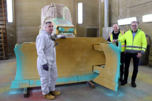 Die Zeppelin Niederlassung Bremen sorgt für die fachgerechte Lackierung von Baumaschinen