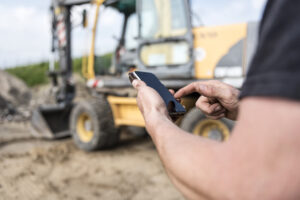 Digando und Traser verzahnen die Verfügbarkeit von Baumaschinen