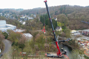 Liebherr Mobilkrane LTM 1650-8.1 und LTM 1450-8.1 bei Brückenerneuerung