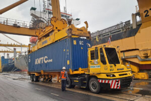 Terberg Terminal-Zugmaschine YT 220 mit vollautomatischem Allison Getriebe der Baureihe 3000