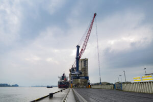 Mehr über den Artikel erfahren Liebherr LPS 600 stärkt Hafenlogistik