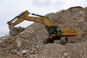 Kettenbagger Cat 395 im Steinbruch Pronat Preg