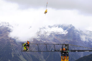 Montage des Turmdrehkrans Sáez TLS 60 14 von BKL im hochalpinen Silvretta-Gelände