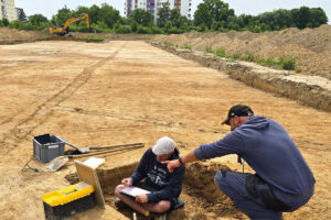 Sany SY215C im archäologischen Kontext