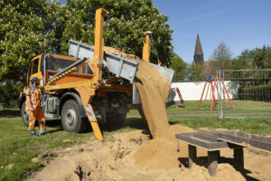 Unimog U 327 mit Uni-Touch Bediensystem für den Bauhof Wertheim