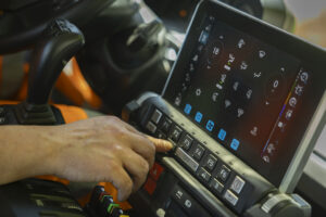 Unimog U 327 mit Uni-Touch Bediensystem für den Bauhof Wertheim