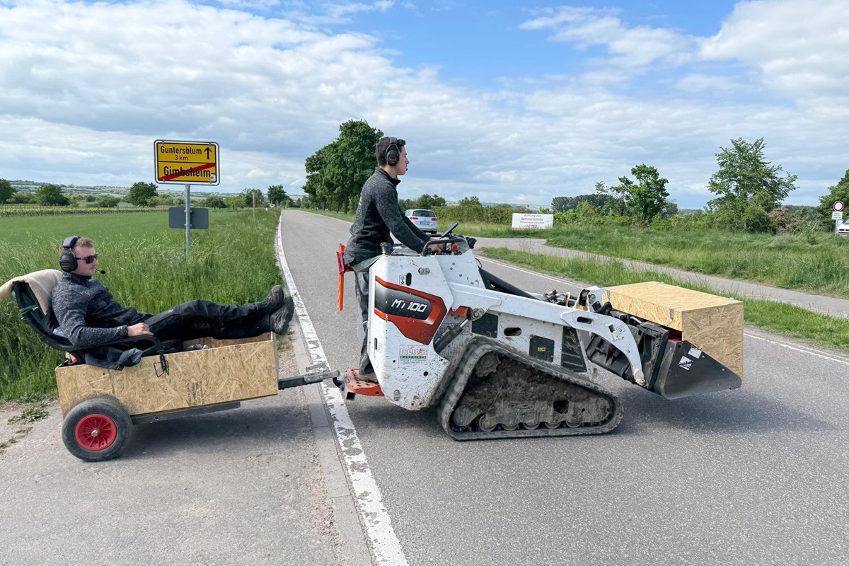 Mehr über den Artikel erfahren Bobcat MT100 – Roadtrip mit Raupenlader