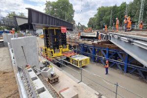 Cometto SPMT-Einheiten in Kombination mit hydraulischen Jack-Up-Systemen im Einsatz in Hamburg