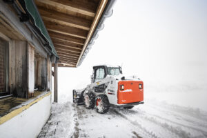 Bobcat Kompaktlader im Winterdienst im Chez Gaston