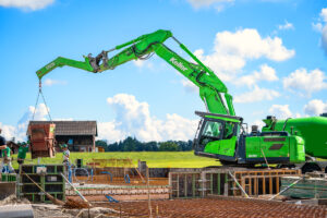 Hyundai Kettenbagger HX300A bei der Keller Bauunternehmung AG