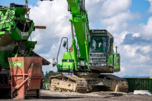 Hyundai Kettenbagger HX300A bei der Keller Bauunternehmung AG