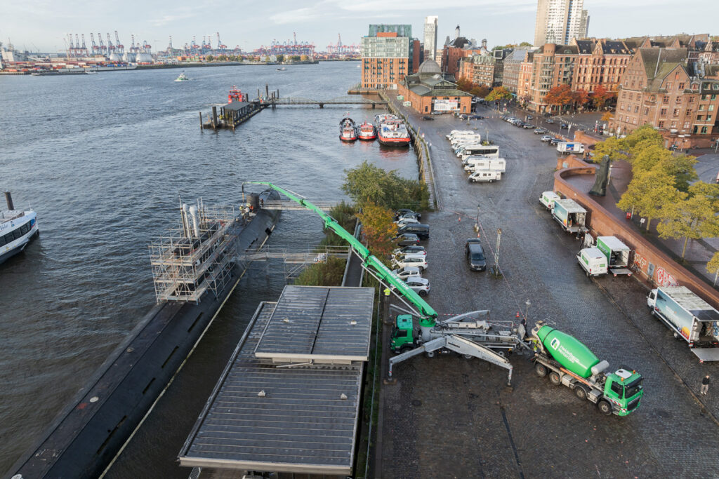 Unterwasserbeton von Heidelberg Materials sichert Erhalt von U-434 am Hamburger Fischmarkt
