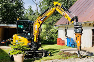 Sany SY35U als Schlüsselmaschine beim Umbau eines Bauernhofs.