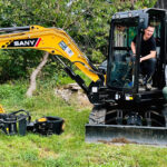 Sany SY35U als Schlüsselmaschine beim Umbau eines Bauernhofs.