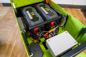 Wolff Aufsitz-Stripper Independence mit Vanguard Fi5.0 Lithium-Ionen-Akkus.