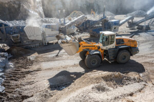 Jubiläumsradlader L 580 XPower von Liebherr bei Berger Rohstoffe GmbH im Einsatz