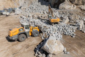 Jubiläumsradlader L 580 XPower von Liebherr bei Berger Rohstoffe GmbH im Einsatz