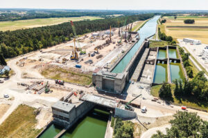 Großprojekt am Main-Donau-Kanal: Bauer Spezialtiefbau errichtet eine der größten Baugrubenumschließungen Deutschlands für die Schleuse Kriegenbrunn