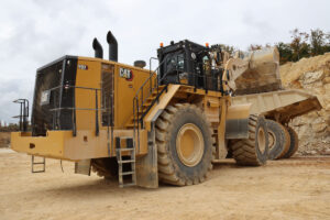 Cat Radlader 992 und Cat Muldenkipper 777 im Einsatz bei Märker