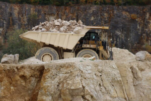 Cat Radlader 992 und Cat Muldenkipper 777 im Einsatz bei Märker