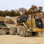 Cat Radlader 992 und Cat Muldenkipper 777 im Einsatz bei Märker