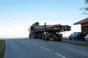 Langholzzug von DOLL TimTech im Einsatz bei Neuhauser Holztransporte